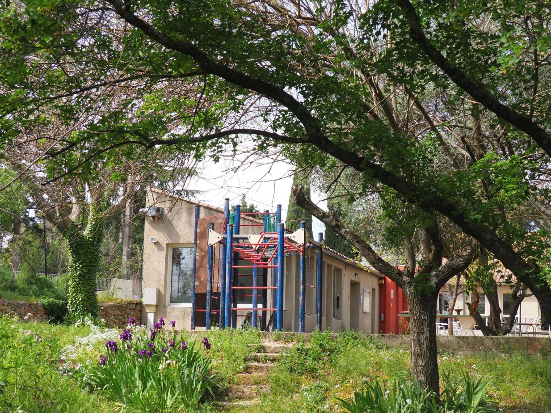 Auberge De Jeunesse Hi Nimes Exterior photo
