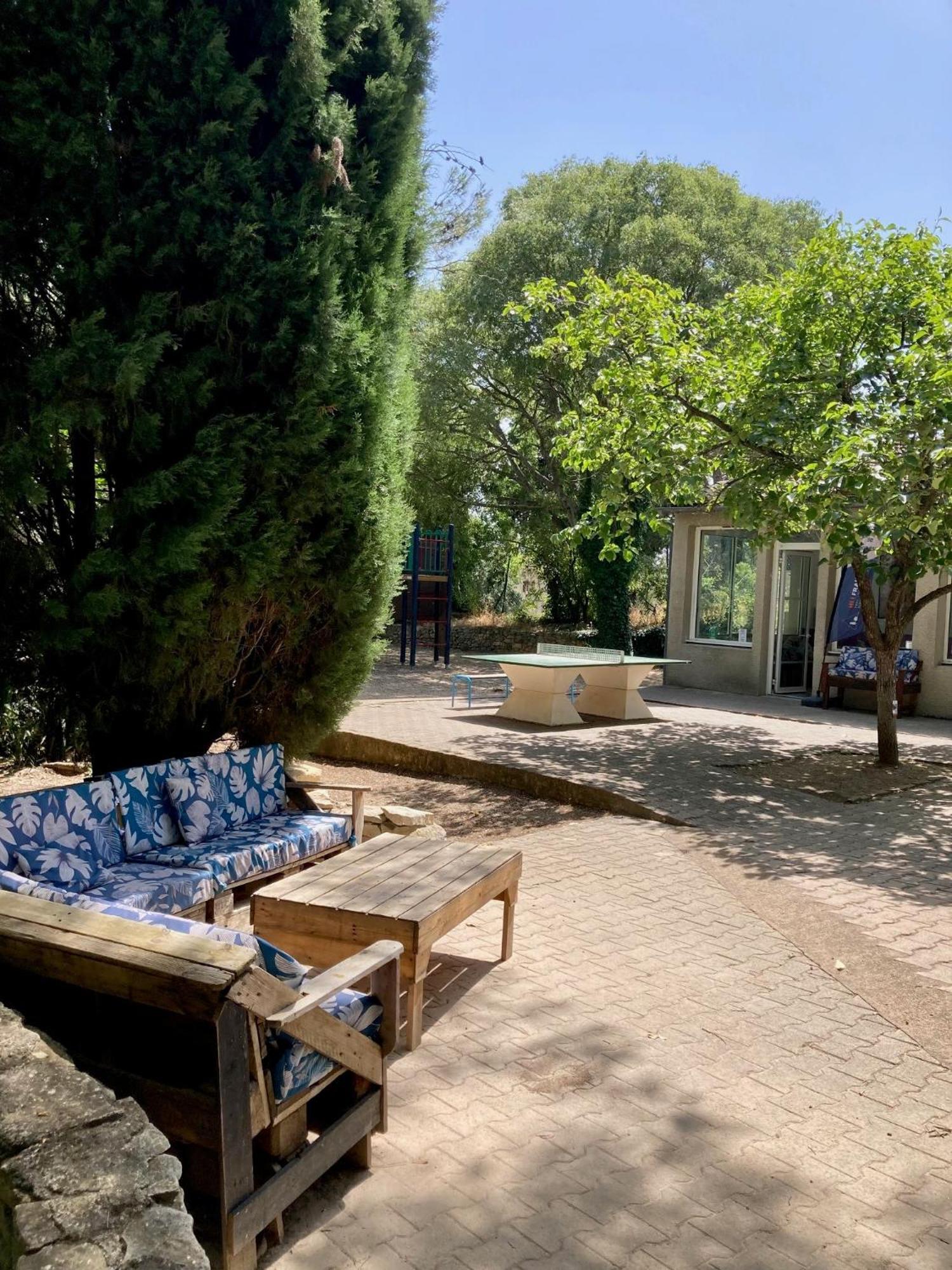 Auberge De Jeunesse Hi Nimes Exterior photo