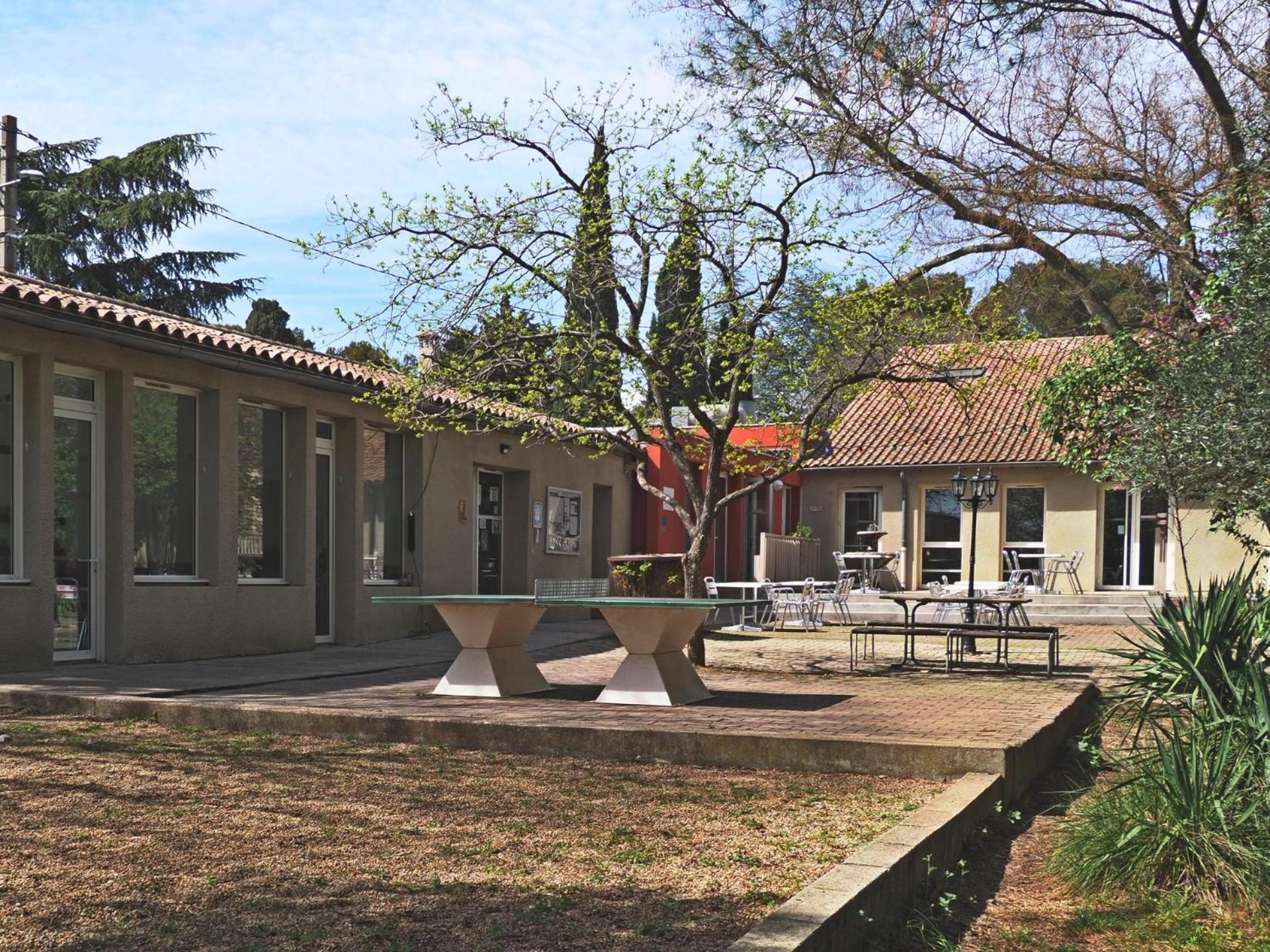 Auberge De Jeunesse Hi Nimes Exterior photo